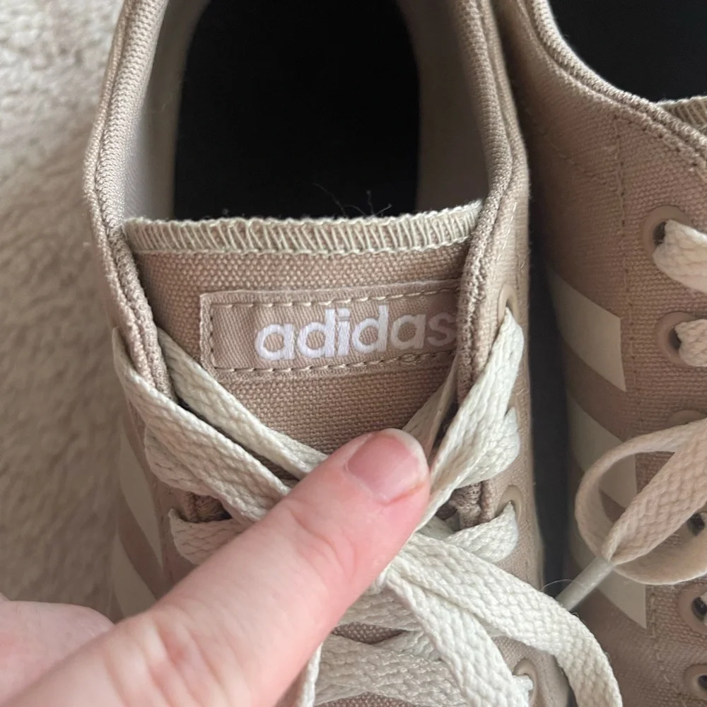 Adidas Men's Easy Vulc 2.0 Canvas Khaki/White Sneakers